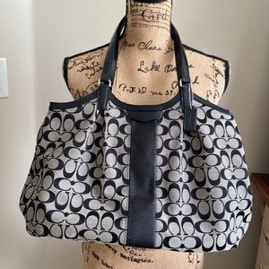 Immaculate large Coach bag